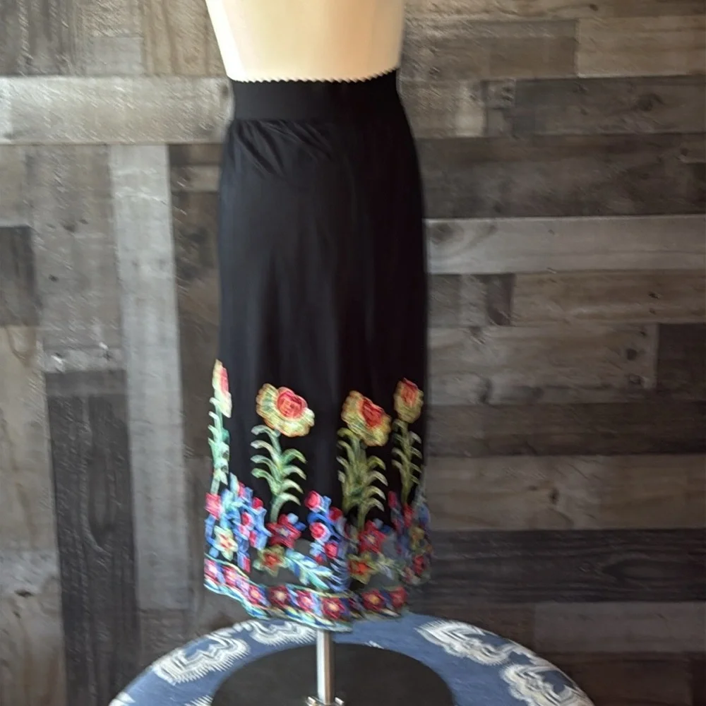 Floral embroidered black midi skirt medium fiesta festival resortwear party